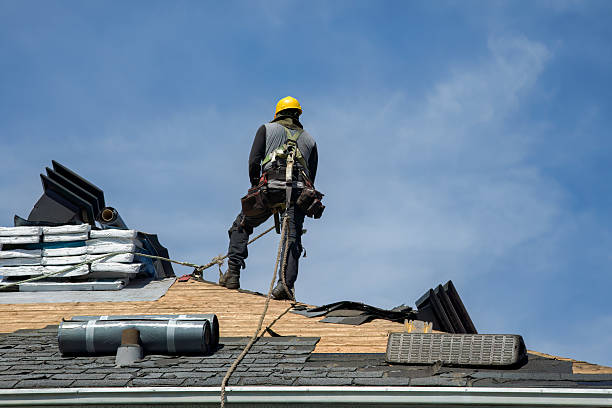 Professional Gutter Installation technician working in San Fernando, CA